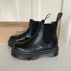 SOLD Doc Martens platform Chelsea boot - 2976 Quad in polished smooth leather
